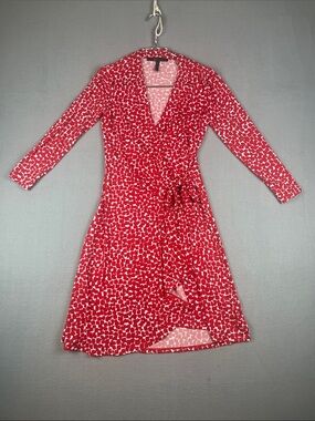 BCBGMaxAzria Red Printed Wrap Dress with Tie Waist
Size: XS